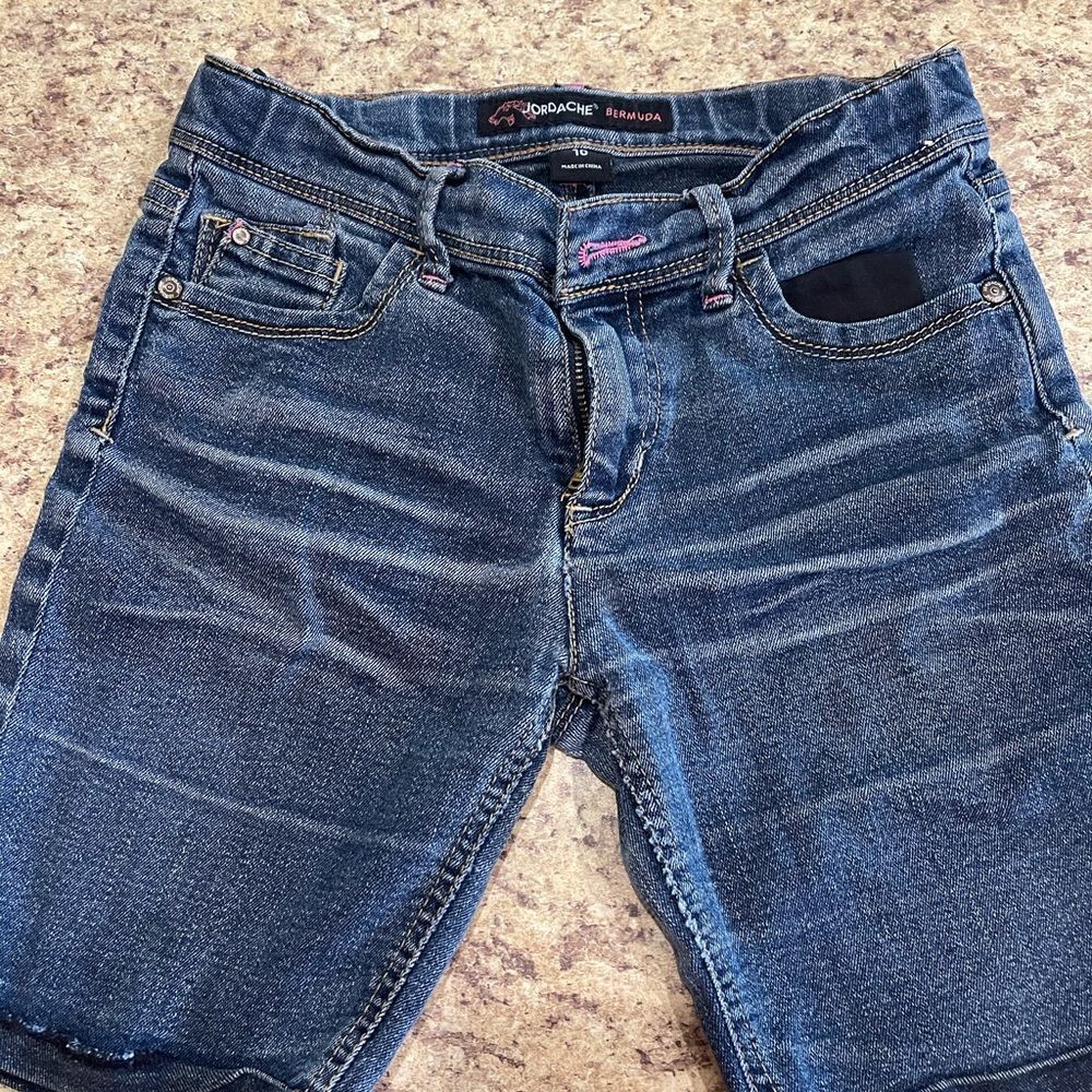 ⭐️Girls shorts⭐️  - Picture 2 of 2